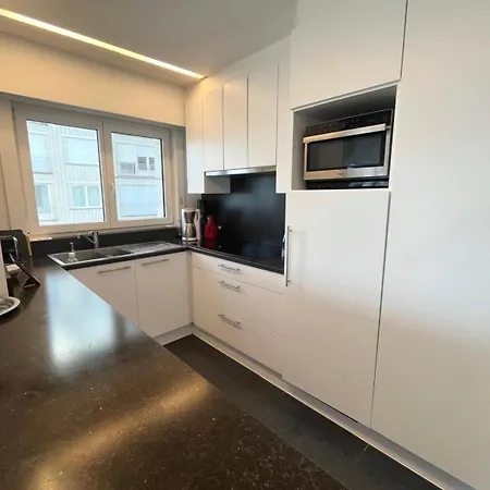 Stylish 3-bedroom With Panoramic Sea View T152 아파트 *