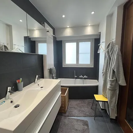 Stylish 3-bedroom With Panoramic Sea View T152